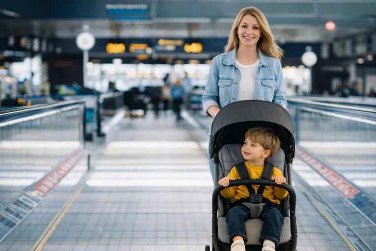 Можно ли в самолет с детской коляской - правила перелета
